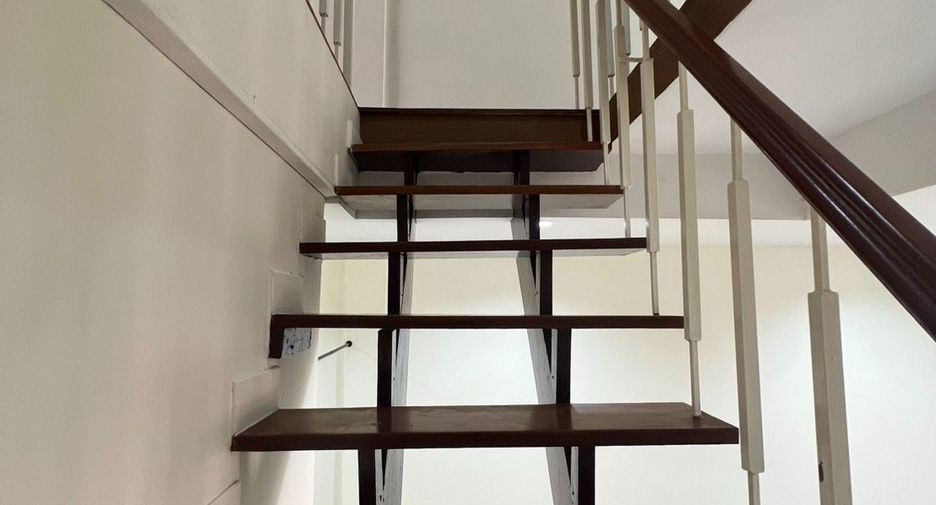 For sale 2 bedrooms townhouse in Huai Khwang, Bangkok