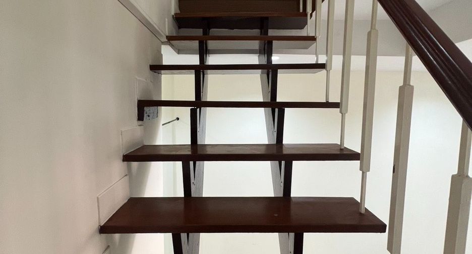 For sale 2 bedrooms townhouse in Huai Khwang, Bangkok
