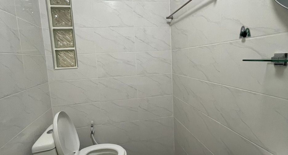 For sale 2 bedrooms townhouse in Huai Khwang, Bangkok