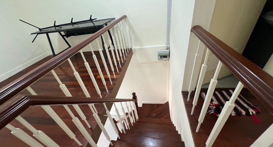 For sale 2 bedrooms townhouse in Huai Khwang, Bangkok