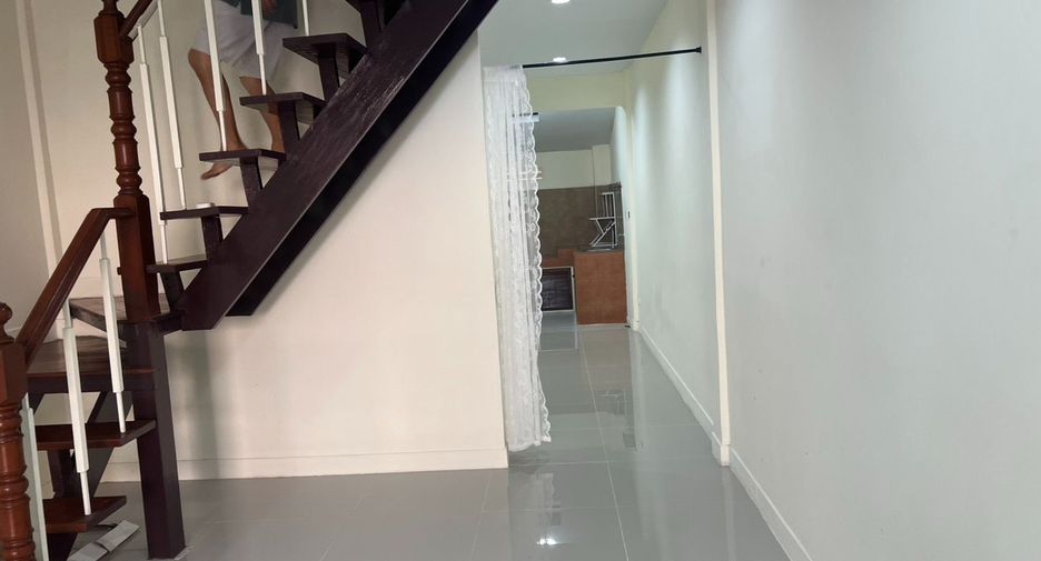For sale 2 bedrooms townhouse in Huai Khwang, Bangkok