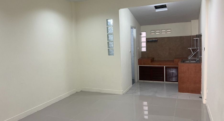 For sale 2 bedrooms townhouse in Huai Khwang, Bangkok