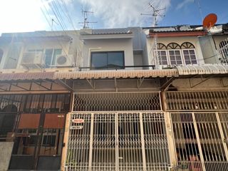 出售 2 卧室 联排别墅 在 Huai Khwang, 曼谷
