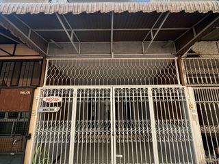出售 2 卧室 联排别墅 在 Huai Khwang, 曼谷
