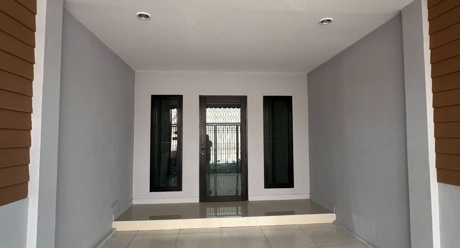 For sale 2 bedrooms townhouse in Huai Khwang, Bangkok