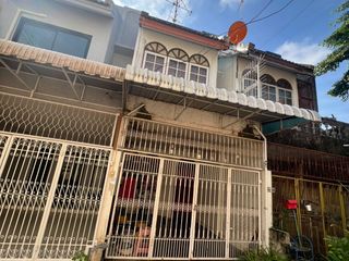 出售 2 卧室 联排别墅 在 Huai Khwang, 曼谷