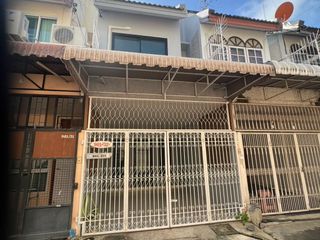 出售 2 卧室 联排别墅 在 Huai Khwang, 曼谷