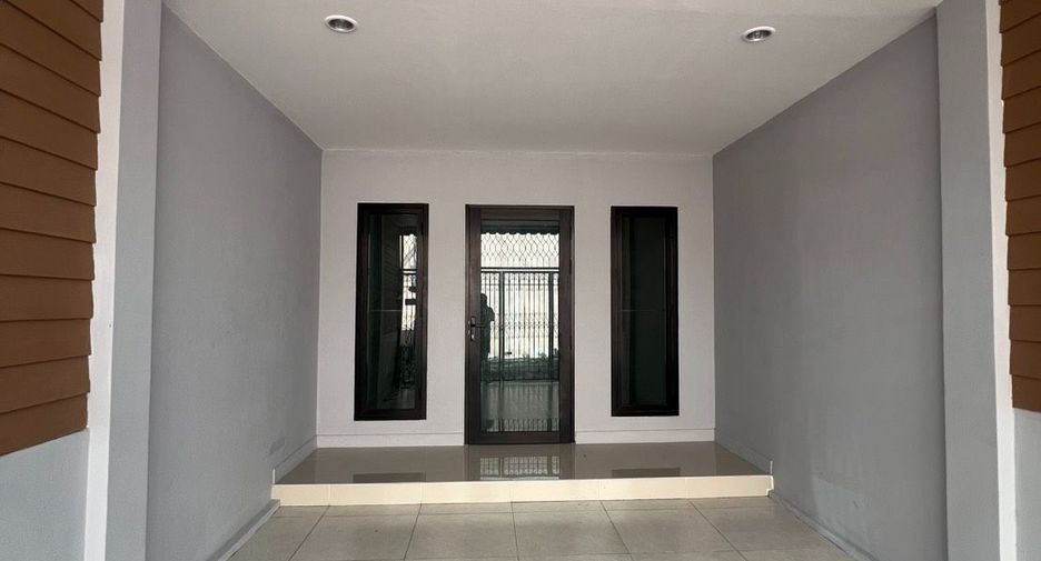 For sale 2 bedrooms townhouse in Huai Khwang, Bangkok
