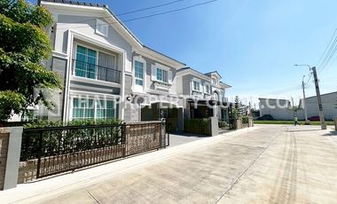 À louer 4 chambres maison à Mueang Samut Prakan, Samut Prakan