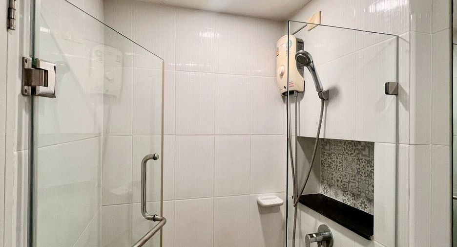 For sale 1 bed condo in Min Buri, Bangkok