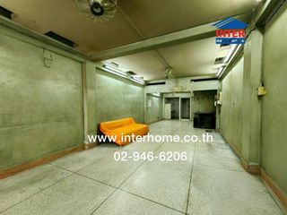 For sale 3 bedrooms retail Space in Bang Phlat, Bangkok