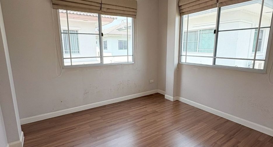 À vendre 3 chambres maison à Pak Kret, Nonthaburi