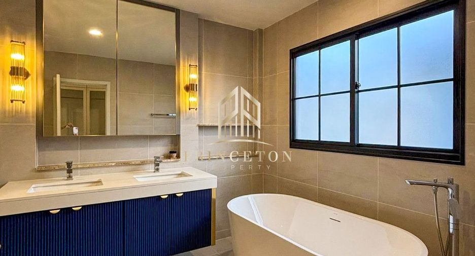 Haus zur Miete mit 5 Zimmer in Bang Phli, Samut Prakan