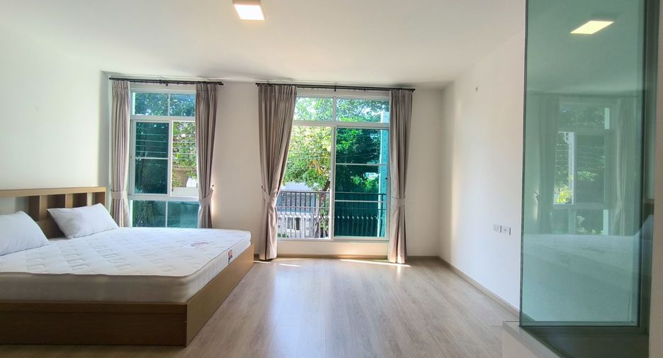 For rent 2 bedrooms townhouse in Bang Phli, Samut Prakan