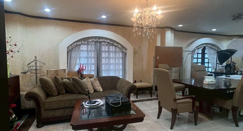 For rent retail Space in Khlong Toei, Bangkok