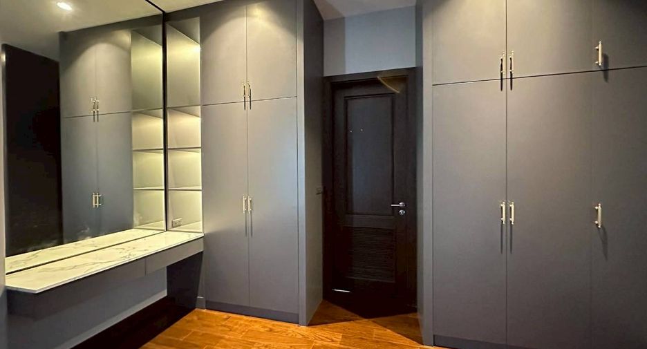 Casa en alquiler y en venta de 4 habitaciones en Lat Krabang, Bangkok