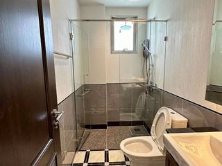Casa en alquiler y en venta de 4 habitaciones en Lat Krabang, Bangkok