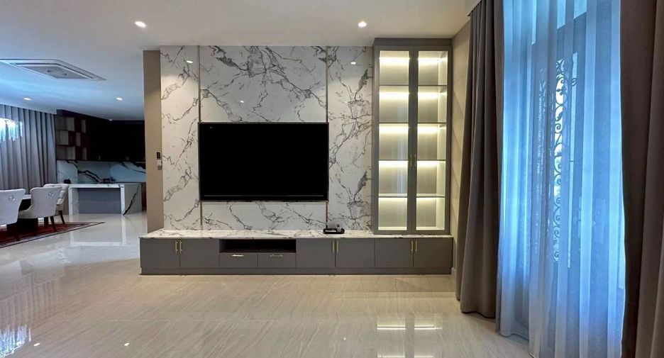 Casa en alquiler y en venta de 4 habitaciones en Lat Krabang, Bangkok