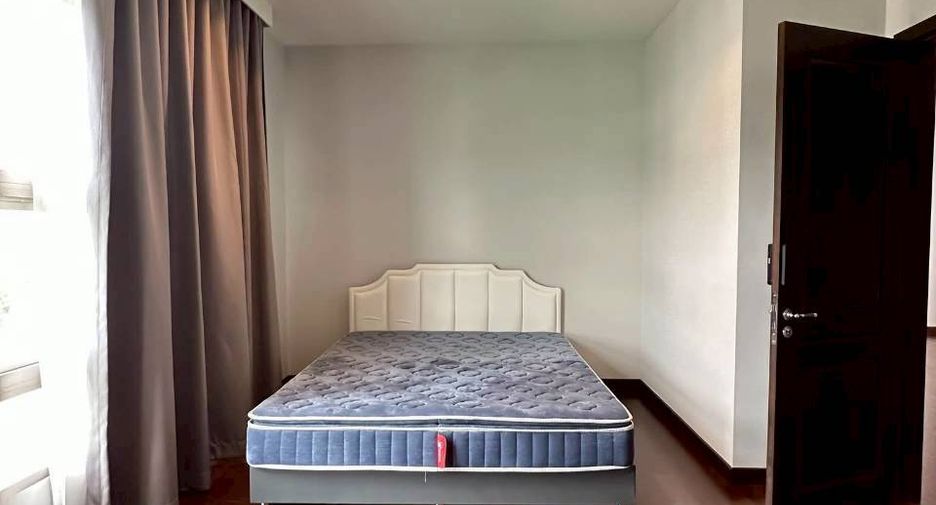 Casa en alquiler y en venta de 4 habitaciones en Lat Krabang, Bangkok