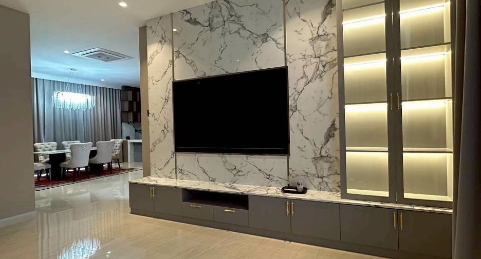 Casa en alquiler y en venta de 4 habitaciones en Lat Krabang, Bangkok