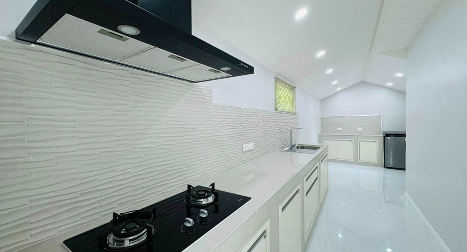 For sale 4 bedrooms house in Bang Lamung, Chonburi