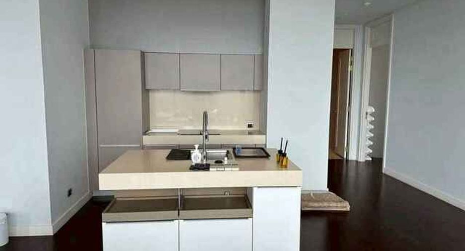 For rent 3 bedrooms condo in Khlong Toei, Bangkok