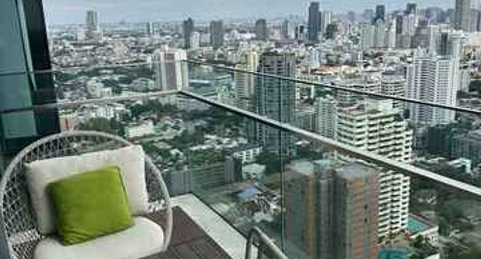 For rent 3 bedrooms condo in Khlong Toei, Bangkok