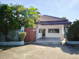 Villa en alquiler y en venta de 3 habitaciones en Bang Lamung, Chonburi