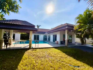 Villa en alquiler y en venta de 3 habitaciones en Bang Lamung, Chonburi