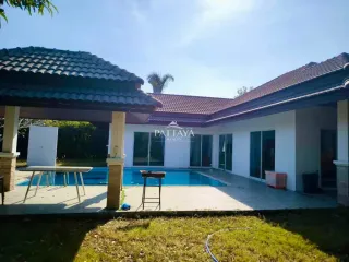 Villa en alquiler y en venta de 3 habitaciones en Bang Lamung, Chonburi