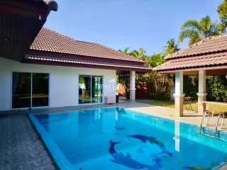Villa en alquiler y en venta de 3 habitaciones en Bang Lamung, Chonburi