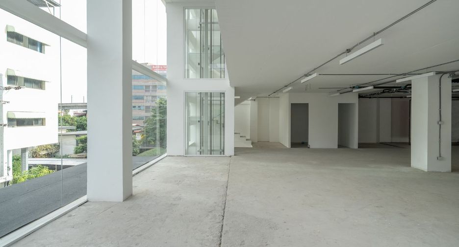 For sale retail Space in Suan Luang, Bangkok