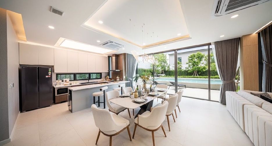 For sale 4 bedrooms house in Mueang Nonthaburi, Nonthaburi
