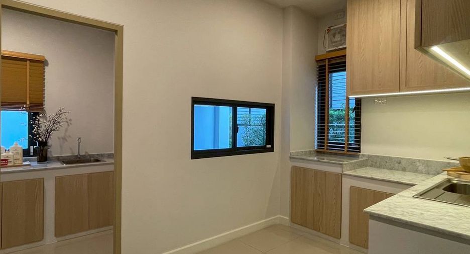 Casa en venta de 4 habitaciones en Saraphi, Chiang Mai