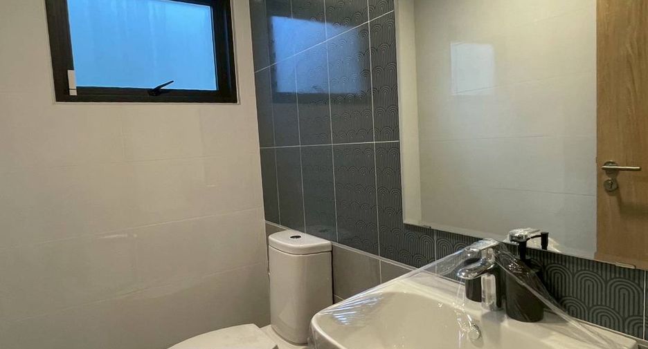 Casa en venta de 4 habitaciones en Saraphi, Chiang Mai