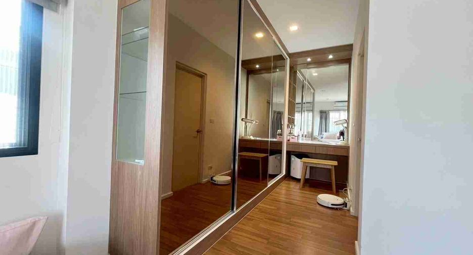 For sale 4 bedrooms house in Lat Krabang, Bangkok