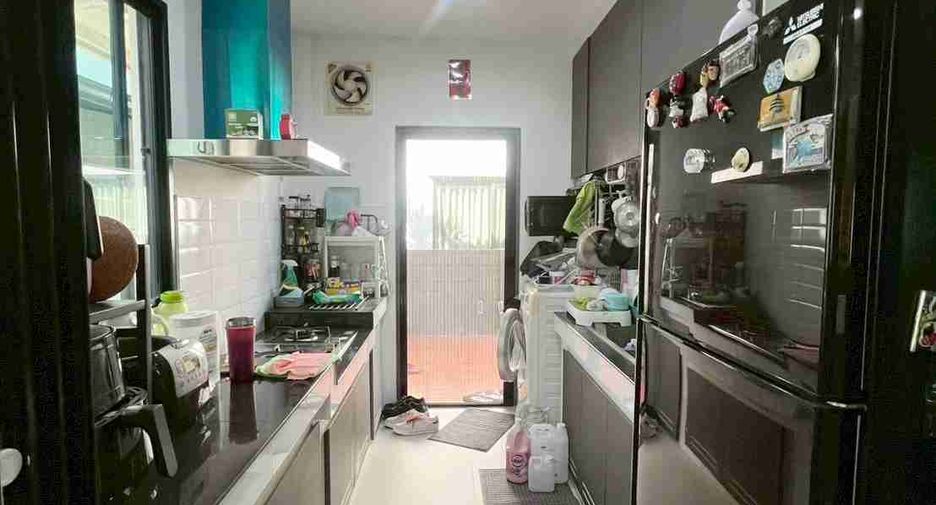 For sale 4 bedrooms house in Lat Krabang, Bangkok