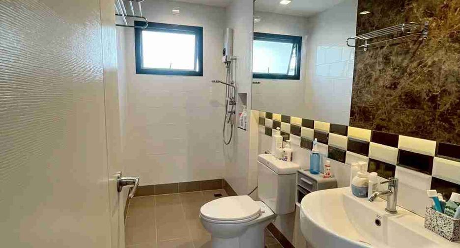 For sale 4 bedrooms house in Lat Krabang, Bangkok