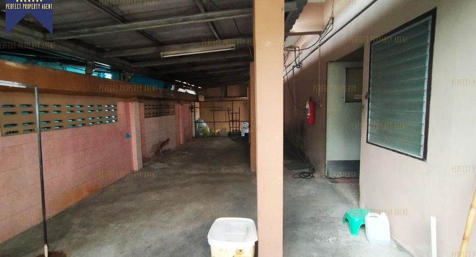 For sale 5 bedrooms warehouse in Prawet, Bangkok