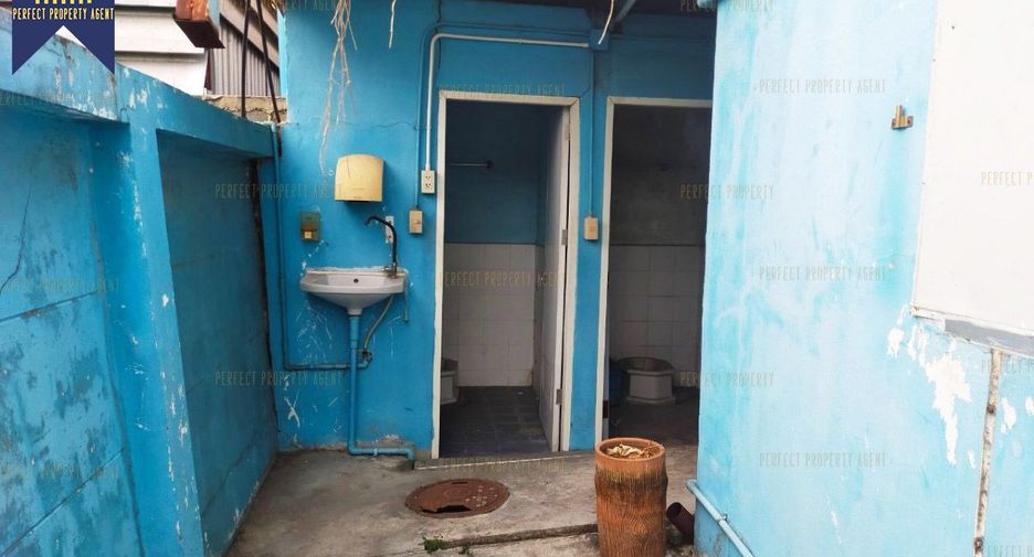 For sale 5 bedrooms warehouse in Prawet, Bangkok