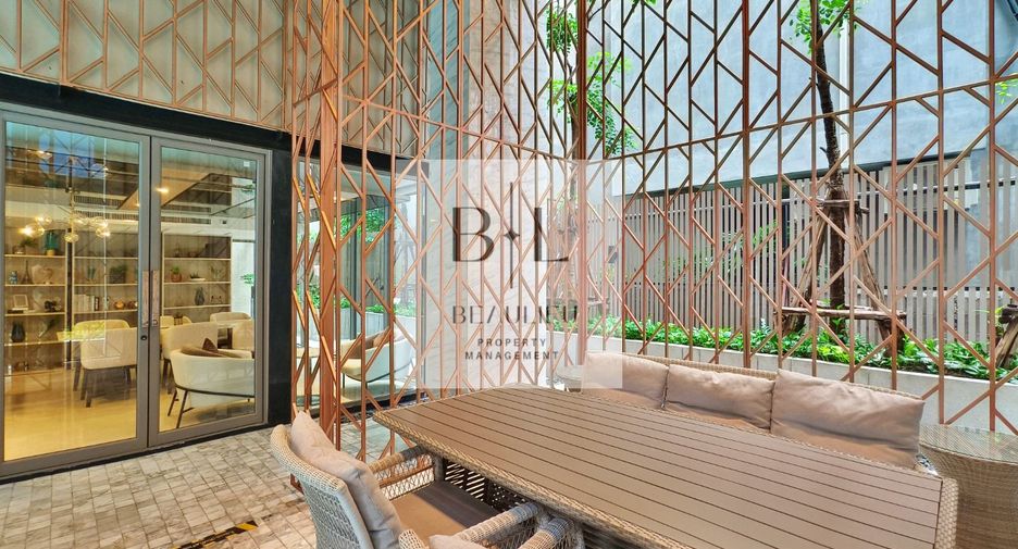 For sale 2 bedrooms condo in Pathum Wan, Bangkok