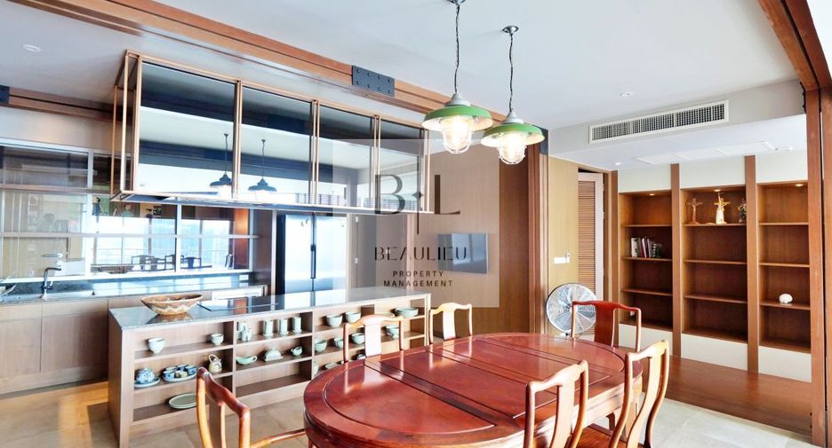 For rent 2 bedrooms condo in Sathon, Bangkok