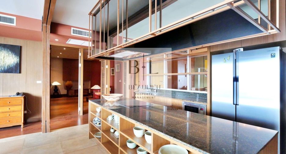 For rent 2 bedrooms condo in Sathon, Bangkok