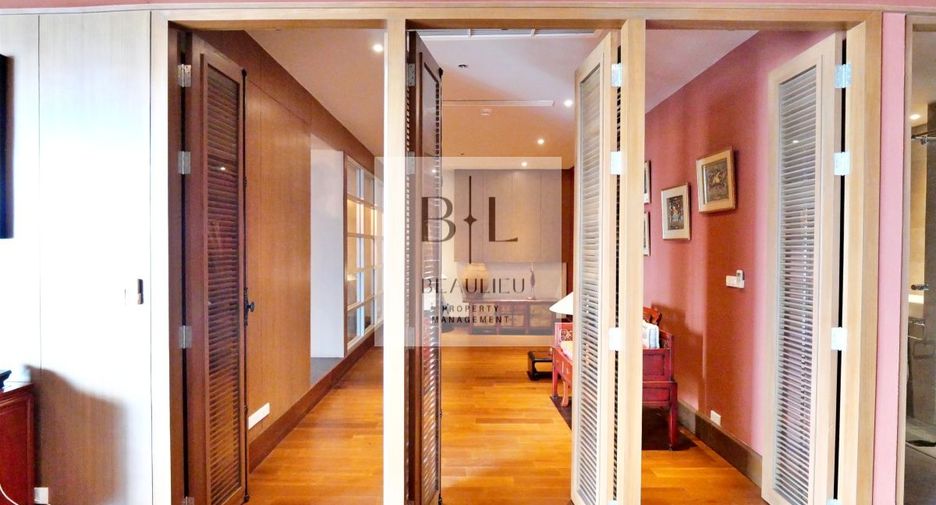 For rent 2 bedrooms condo in Sathon, Bangkok