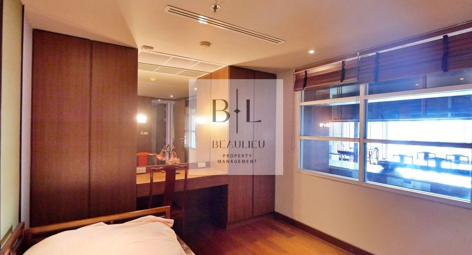 For rent 2 bedrooms condo in Sathon, Bangkok