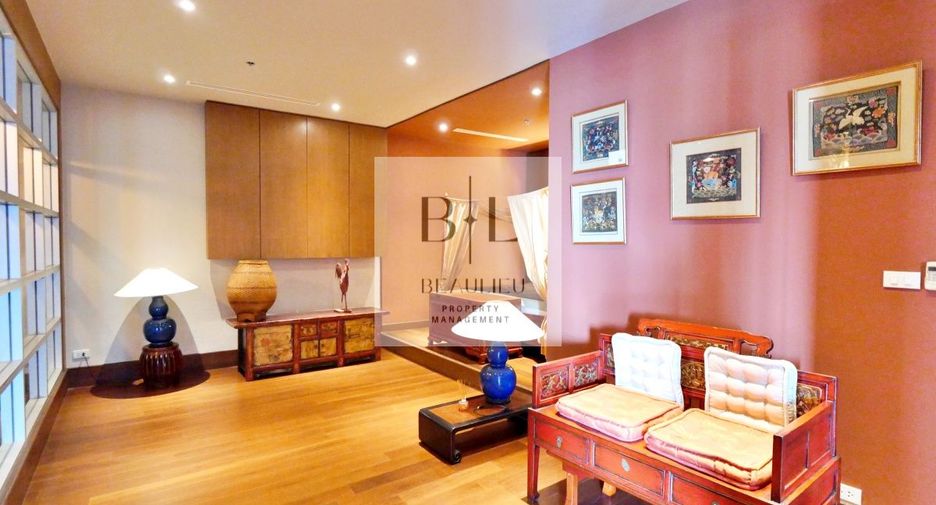 For rent 2 bedrooms condo in Sathon, Bangkok