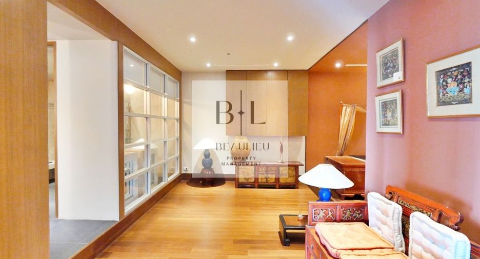 For rent 2 bedrooms condo in Sathon, Bangkok