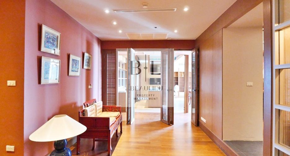 For rent 2 bedrooms condo in Sathon, Bangkok