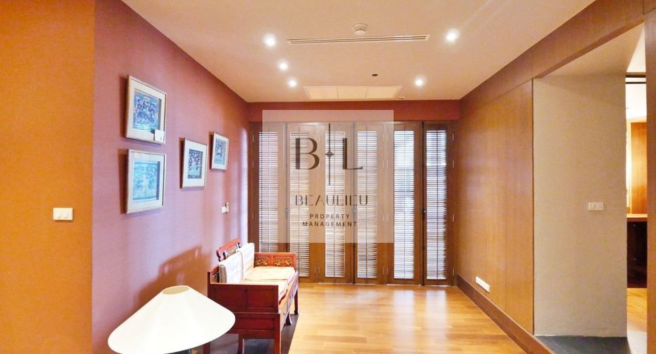 For rent 2 bedrooms condo in Sathon, Bangkok