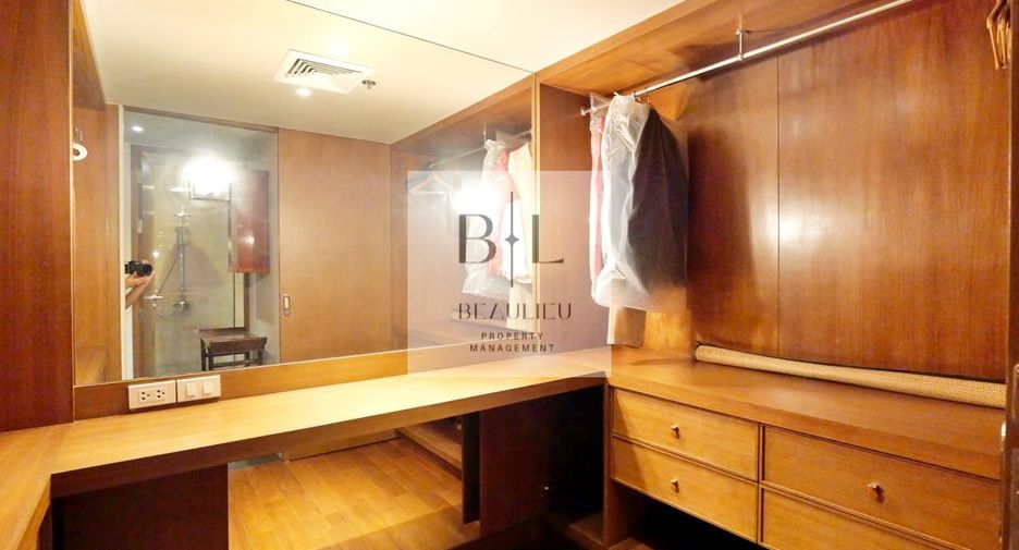 For rent 2 bedrooms condo in Sathon, Bangkok